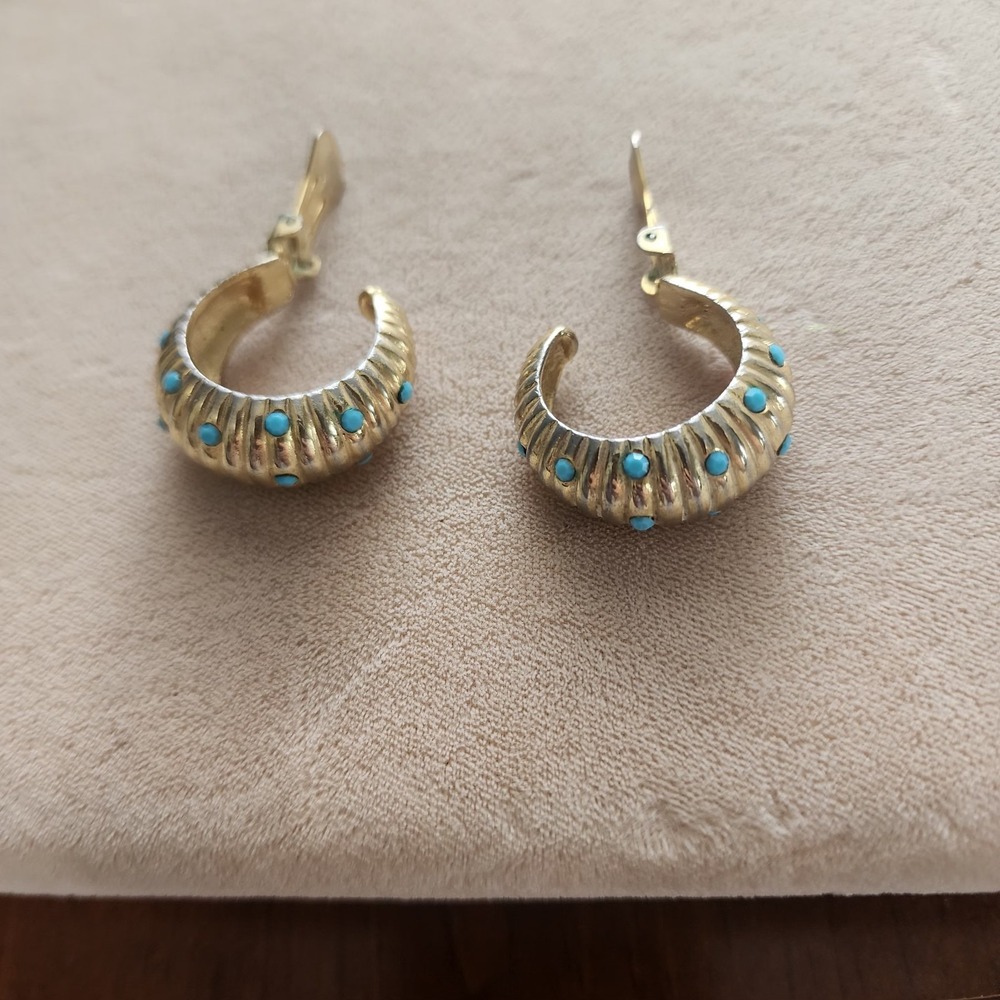 Vintage Clip On Gold Colored Shrimp Earrings With Turquoise Beading - Picture 7 of 9